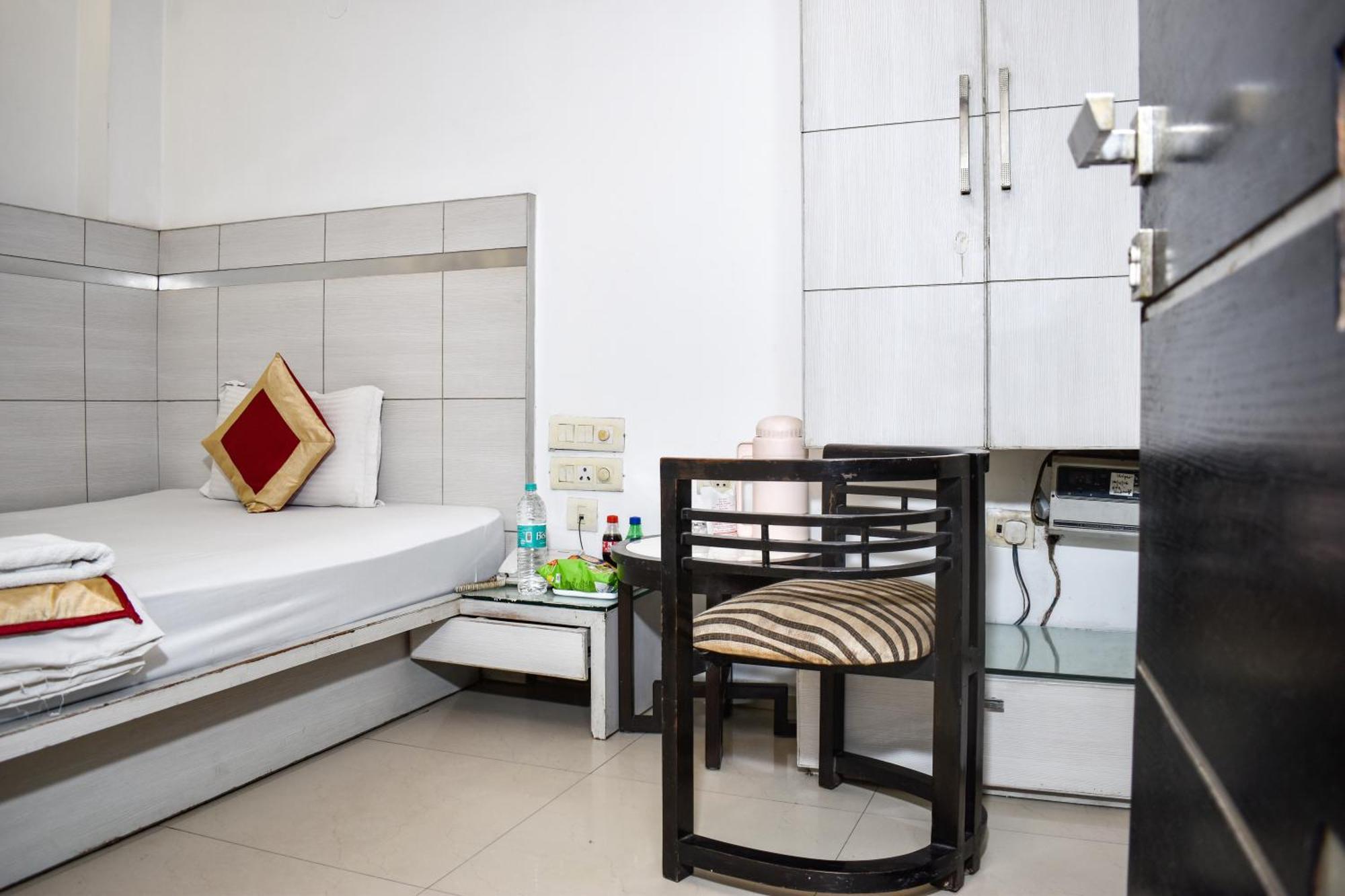 Hotel Chanchal Continental - 02 Mins From New Delhi Railway Station Exterior foto