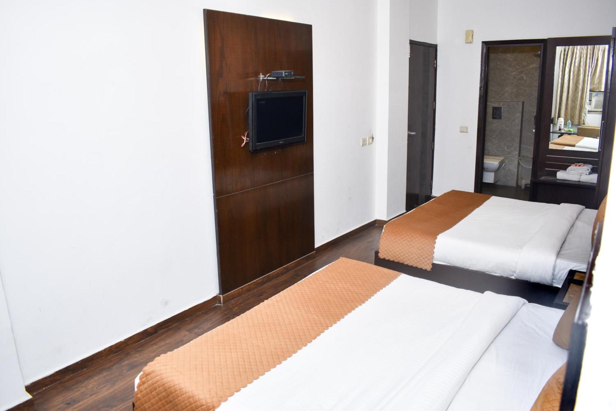 Hotel Chanchal Continental - 02 Mins From New Delhi Railway Station Exterior foto